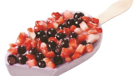 "Cream cheese ice blueberry & strawberry" in Ministop--Plenty of berries are luxurious!