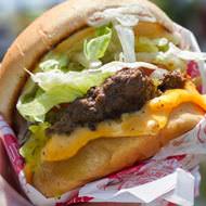 アメリカの老舗ハンバーガー店「FATBURGER（ファットバーガー）」日本初上陸！パティ6枚の“チャレンジメニュー”も