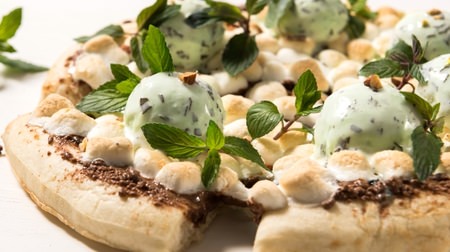 "Chocolate mint pizza" is available for Max Brenner only in the summer! Image of 7-ELEVEN chocolate mint ice cream