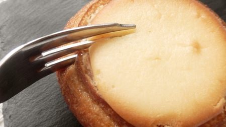 バウムの穴にケーキを詰めた「チーズインバウム」が天才的発想！抹茶＆クリームチーズの季節フレーバーも最高