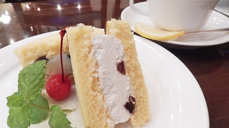 "Castella Sweets" at Bunmeido Cafe is too delicious! "Meiji longing" with rum raisin cream sandwiched, shaved ice in summer
