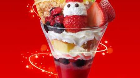 "Berry ☆ Merry Christmas Parfait", limited to stores from the Ginza Cozy Corner--A little strawberry Santa is cute ♪