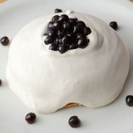 これは気になる！「タピオカミルクティーパンケーキ」オリジナルパンケーキハウスに--紅茶クリームとブラックタピオカをサンド♪
