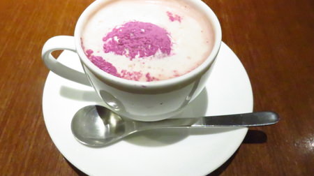 紫芋シロップのやさしい甘味―上島珈琲「紫芋のミルク珈琲」はほっこり落ち着く味