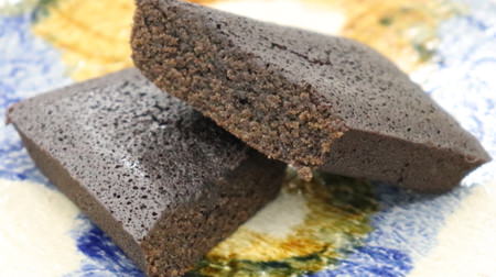 Ueshima Coffee's "Black Roasted Tea Financier" -The taste of roasted green tea that is thick and chocolate-like