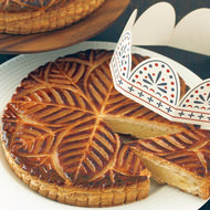 王様のお菓子「ガレット・デ・ロワ」がドンクに―紙の王冠とフェーヴつき