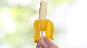 バナナなのにバナナじゃない!?　皮をむいて食べるアイス「バンナナ」が日本上陸へ