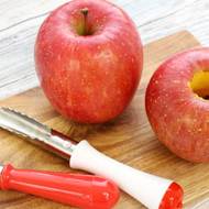 ニトリとダイソー「リンゴの芯抜き」比べてみた！より使いやすく、おすすめなのはどっち？