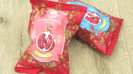 Oh, isn't it sweet? I tried Timore "Pomegranate Chips" -a addictive rice cracker feeling