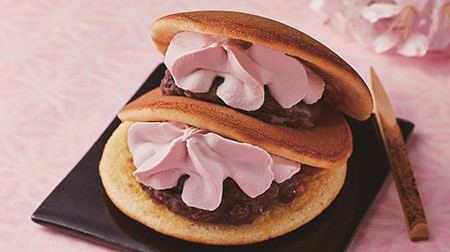 Lawson's cherry blossom sweets and bread are gorgeous! "Sakura Dorayaki eaten with a spoon" and "Sakurawa Parfait"