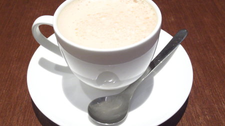 飲んだ！上島珈琲店「カモミールミルク紅茶」―濃い香りで実質「チャイ」の味