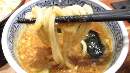 三田製麺所の新定番「背脂つけめん」満喫！―麺まで口の中でトロけそうなコッテリ感