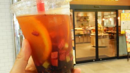 WIRED CAFE "Tapioca Fruit Tea" Chewy, Sweet and Savory! At the store in collaboration with a fruit parlor.