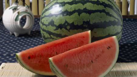 Don't you know it? How to identify delicious watermelons & how to store them correctly! --Trivia of Takii seedlings