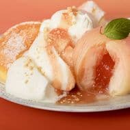 フリッパーズ「奇跡のパンケーキ 白桃」9日間限定で--白桃と桃のジュレ、白桃ソルベが使用された白桃づくしのパンケーキ