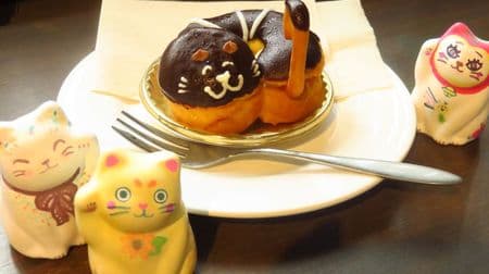Yanaka "Cafe Nekoemon" - Experience painting beckoning cats! If you like cats, you should go there at least once! Be soothed by cute cat sweets!
