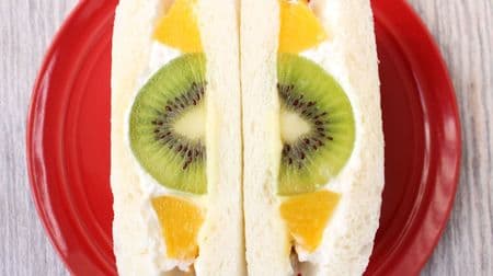 Lawson's Moe Cut Fruit Sandwich "Sandful", how much fruit is it? I checked the contents and tried it!