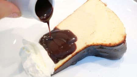 新宿でバスクチーズケーキ食べるなら「No.13 cafe（サーティーンカフェ）」で決まり！--ほろ苦生地に、たっぷりのチョコレートソースを添えて