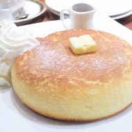 神保町・茶房タムタムの「石窯焼きパンケーキ」は並んでも食べたいおいしさ！まあるいフォルムもかわいらしい
