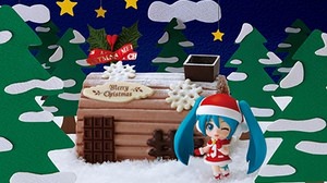 “サンタミクさん”つきクリスマスケーキ、ファミマで予約スタート！