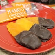 【実食】カルディ「マンゴーチョコレート」―ドライマンゴーにチョコかけちゃいました！