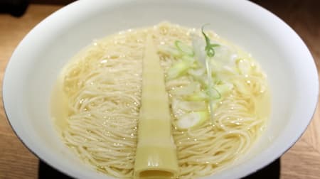 【実食】南新宿「楢製麺」の「特製塩」―透明だけど濃厚な鶏スープと丸ごとタケノコ！