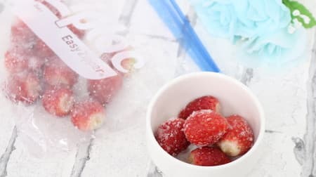 How to freeze strawberries! Half defrosted for sorbet style, or as topping for ice cream or yogurt!