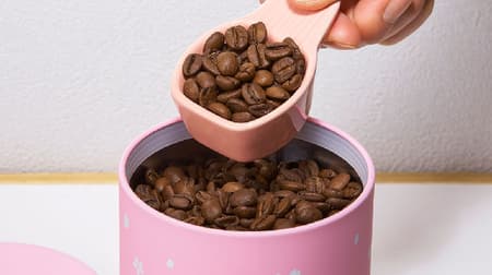 I want it! KALDI "Spring Canister Can Set" This year comes with a pottery spoon! Coffee beans have a spring-like taste
