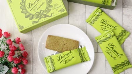 Demel "pistachio cookies" are excellent! And the light green pistachio-y box is adorable! Perfect spring gift... ♪ 