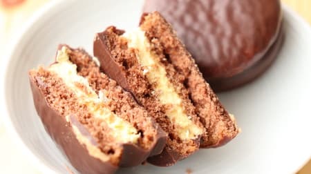 ファミマ先行発売の“バスクチーズケーキ味チョコパイ”食べてみた！おいしいけど、バスクチーズケーキというより…？