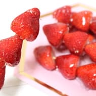 「いちご飴」簡単レシピ！電子レンジで宝石みたいなフルーツ飴 酸っぱいいちごの消費にも！