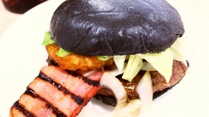 I tried the rumored "black" hamburger, "Black NINJA"!
