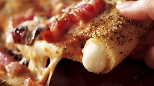 ミミにとろ～りモッツァレラ　世界のドミノ・ピザ人気商品が日本上陸
