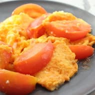 10分でテーブルを彩る「トマトと卵の中華炒め」レシピ！シャキとろトマト×ふんわり卵の食感がたまらない