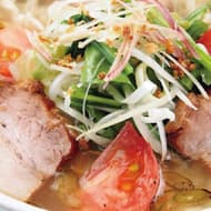 喜多方ラーメン坂内「青唐うま塩ラーメン・夏」さっぱり辛いスープに夏野菜のせて