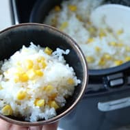お米と炊くだけ「とうもろこしご飯」が簡単なのに美味♪シャキシャキもちもち止まりません！