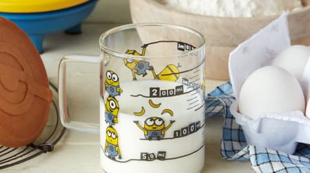 Weighing mugs of "minions" from Recolt --Making sweets with minions