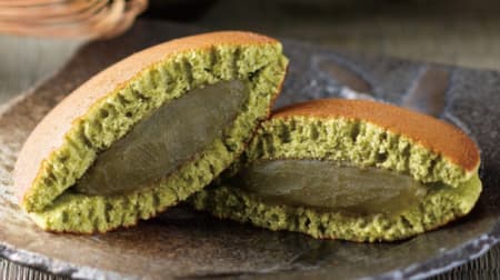 "Matcha Dorayaki" for a limited time at Kameya Mannendo --- Matcha bean paste with an elegant sweetness in the soft matcha article!