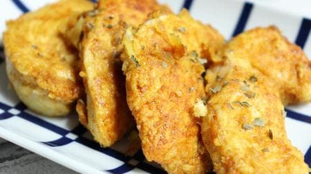 "Breaded chicken breast" recipe with rich curry and cheese! It has a punchy taste and is satisfying even with protein breast meat.