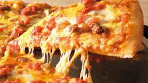 今ならドミノ・ピザ “L サイズ” が半額に！世界規模のピザパーティーに参加しよう