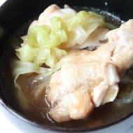シンプルおいしい「手羽元とキャベツのとろとろ煮」レシピ！鶏のうまみとキャベツの甘み