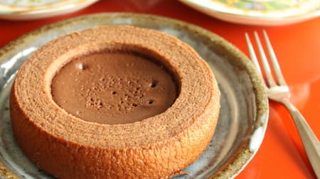 [Tasting] FamilyMart "Baum of chocolate cake using raw chocolate" --Moist chocolate baum and rich chocolate!