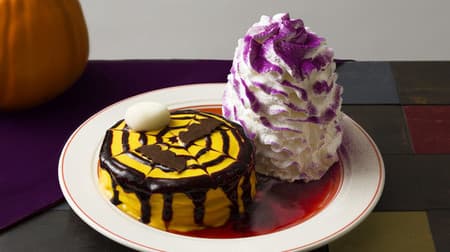 The mood is perfect! Eggs'n Things "Halloween Pancake" Thick pumpkin cream with cassis sauce spider pattern