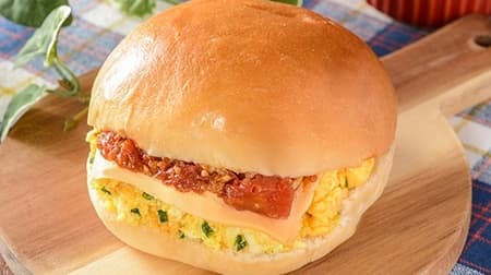 Lawson has "Toro Toro TAMAGO Burger" and 2 kinds of "Mont Blanc Sandwich"! New arrival bread summary