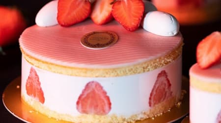 "Shortcake Ladurée" with plenty of strawberries in Ladurée! --Christmas cake too