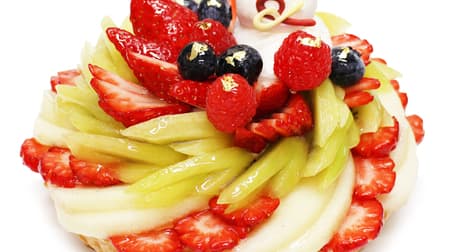 カフェコムサ「新春ケーキ」いちご＆洋梨の“紅白”にキウイの門松と生クリームの鏡餅を飾り付け
