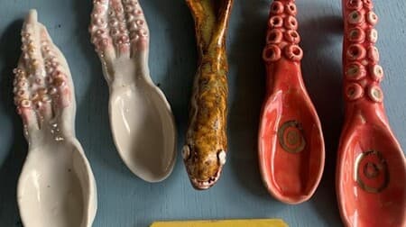 タコやウツボの陶器製スプーンがヴィレヴァンオンラインに登場 -- シーフードを食べるのにぴったり！