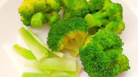Microwave steamed broccoli is convenient! Just wrap and cook for 3 minutes. When you don't have time to boil water