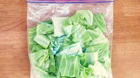 How to freeze cabbage! When using, cook while frozen If you squeeze the water, it will be a salad as it is