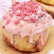 シナボン 春のシナモンロール「さくらボン」ピンクの桜エキス入りクリームチーズフロスティングが可愛い！